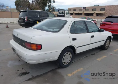1992 Toyota Camry Dlx z USA, uszkodzony, nr VIN 4T1SK11E8NU086379